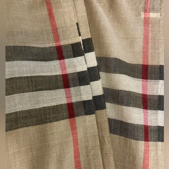 Burberry Giant Check Wool Silk Scarf. - Picture 15 of 16